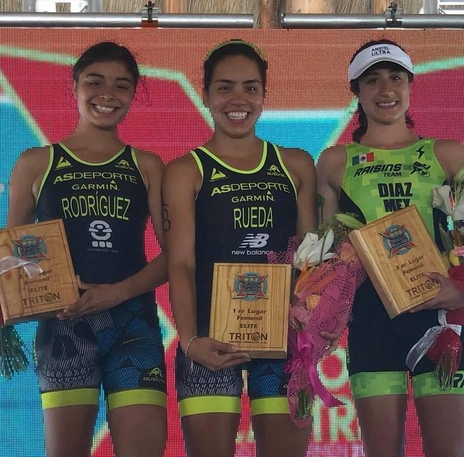 210325triatletas1